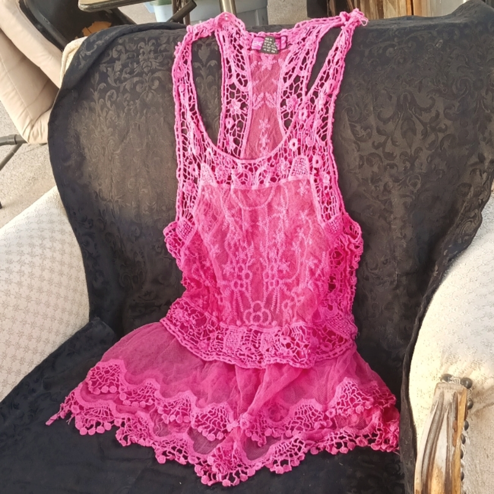 Pretty pink top lightly worn size medium